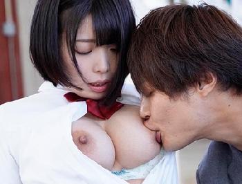 ちっさな身体で巨大なHカップ!!18歳・清純巨乳娘がAVデビュー