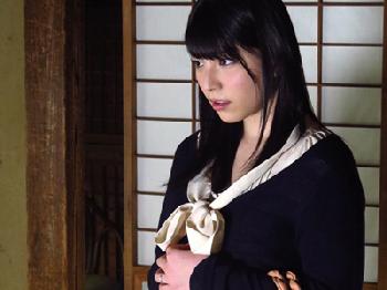 夫の知人である画家の巨根をねじ込まれ犯される人妻