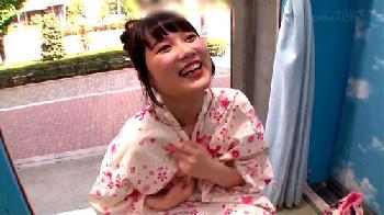 花火大会に向かう途中の浴衣娘をマジックミラー号へ!野球拳にチャレンジさせて恥じらいながらも感じた股間の穴に挿入する