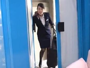 電車内から露出プレイを楽しむ色欲だらけの浮気旅行