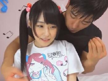 黒髪ツインテールの童顔幼系美少女が中年男の男性器で股間の穴へ直接射精されて恍惚エクスタシー