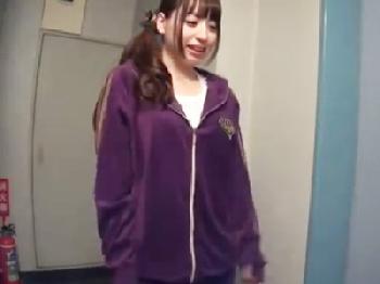 久々に会った同級生に媚薬入りのお茶を飲ませておまんこ内射精するクズ男