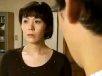 義母に肉体関係を迫り力ずくで寝取られ性的暴行する義理息子