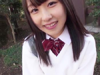 オメコ内でスペルマ発射されても微笑んでいるキュートな女子校生とハメ撮り