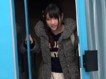 三こすり半で溢れる精液を受け止め騎乗位で射精を促す看護学生