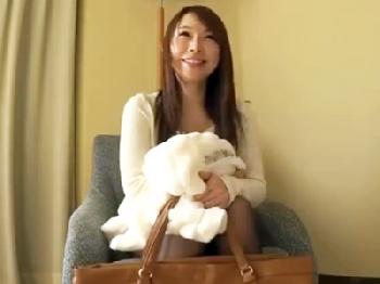 恵まれ過ぎた乳房でペニスを射精に導く童顔美少女