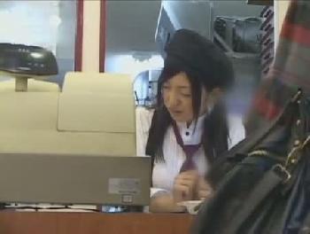 性的暴行され恐怖で小便するパン屋の看板娘