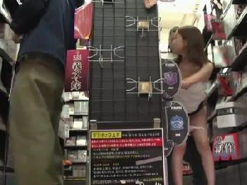 自分のDVDを買ってくれた素人くんに痴女プレイ!!