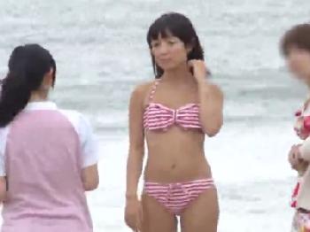 女性スタッフを使ってナンパさせ警戒心をといてマジックミラー号での性行為