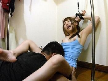 クローゼットの中で美少女を監禁して理性が崩壊するまで犯し尽くす!!