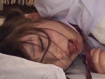 抵抗するパイパン女子校生に問答無用中出し