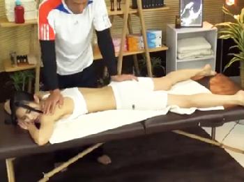 マッサージ中に性的暴行膣内射精されるスレンダー美女