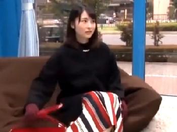 気品あふれる人妻セレブをマジックミラー号に連れ込んで腰砕け性交