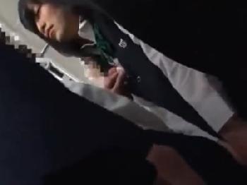 女子校生に痴漢→車外に連れ出して性的暴行顔面射精