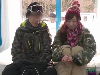 マジックミラー号でマッサージ師に思う存分オメコの中でそのまま射精される美乳素人娘