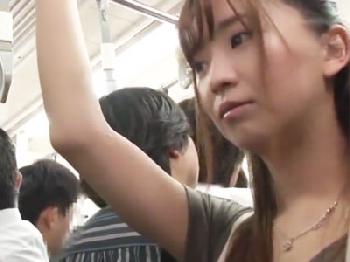 電車内で抵抗できないままに痴漢行為をされるお姉さん