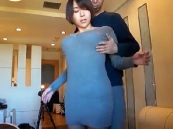 騎乗位好きの魅惑的ボディ娘が杭打ちピストンで乳房を揺らしながら恍惚絶頂W