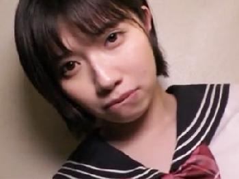 泣いて怯える美少女女子校生と否応なしにハメ撮り!!陰毛がないワレメにコンドーム未装着で孕ませ射精