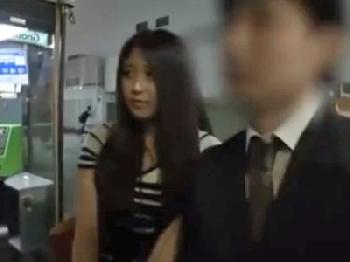 彼氏持ちなのにすんなり男優ペニス受け入れた素人娘