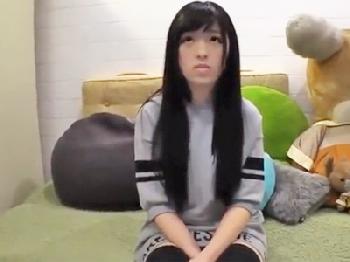 兄ペニスを舐めてくる巨乳妹と肉親性交