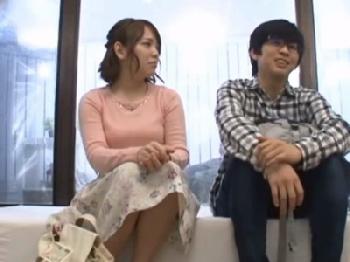 彼の目の前で彼の友人と膣射交尾楽しんじゃうとんでもない素人娘