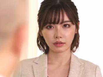 エロティックランジェリーで上司に色仕掛けしてオフィスで性行為する女性会社員