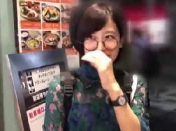 美大に通うメガネのアーティスティックな素人ナンパ→実は隠れ巨乳の巨乳を晒して室内盗撮