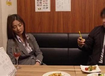 会社の飲み会で酔いつぶれてしまった女性会社員が一晩中同僚に種付けされ…