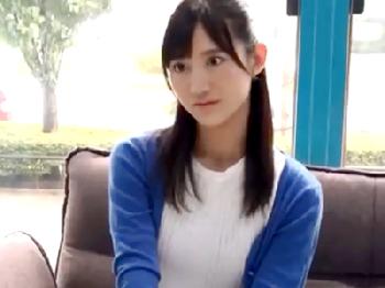 魅力的な清楚系素人女子大生が童貞のフリをしたプロ男優にガン突かれてあえなく絶頂