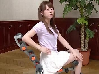 吉沢明歩が激しすぎるピストンに汗だく潮吹き絶頂!!