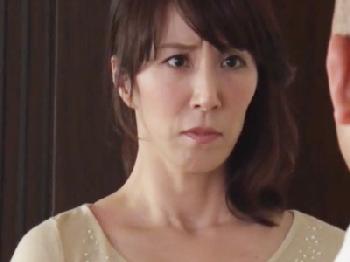 弱みを握った熟女人妻にレオタードを着せて寝取られ婦女暴行!!