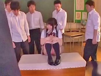 若い男子生徒たちの性の捌け口にされる美少女女子校生