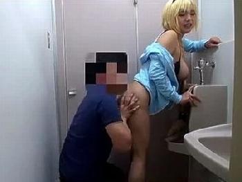 105CMの爆乳ツンデレ美少女コスプレイヤー（19歳）が彼氏を裏切りオネダリするほど中出し性調教