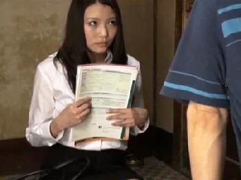 契約してくれない顧客に枕営業仕掛ける生保レディW