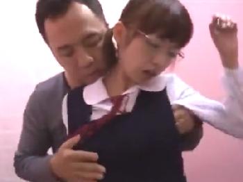 膣挿入は絶対禁止のコスプレデリヘル嬢にごり押し中出し