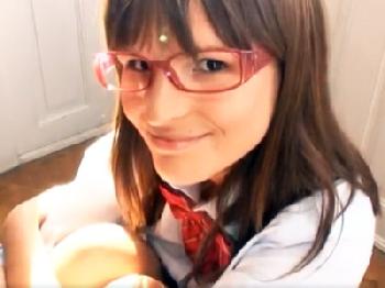 見知らぬ男の早漏をセックスで改善しようと試みる美少女