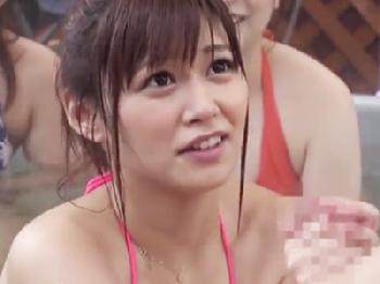 可愛いお姉さんにフル勃起がバレてゴム無し交尾突入