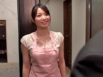 社宅に住む夫の同僚に狙われ性的暴行される人妻