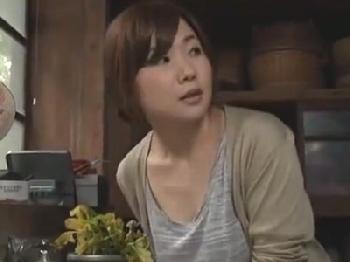 ジジイの現役ペニスで体を痙攣させながら感じまくる熟女人妻W