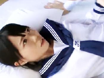 中年デブ男がJ〇にディープキスキメてのしかかりプレスで性行為