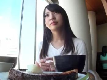 とか言って避妊具未装着で膣内射精にどこか嬉しそうな表情のスレンダー妻