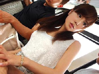 凄く綺麗な女性すぎて痴漢の餌食になってしまう押しに弱い女性会社員