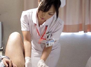 いつも凛としたナース長が…偶然入院した息子の友人に親近感を持ち…夜な夜な特別診察