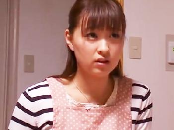 指名手配中の強姦魔がいきなり家に‥抵抗虚しく言われるがまま犯される綺麗な人妻