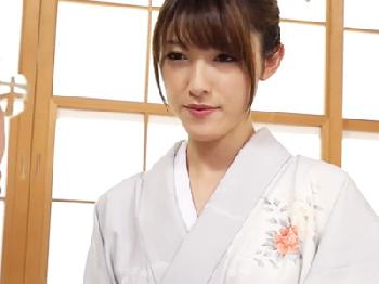 介護中に性的関係を熱望してくる義理の父親を拒めないパイパン妻は‥