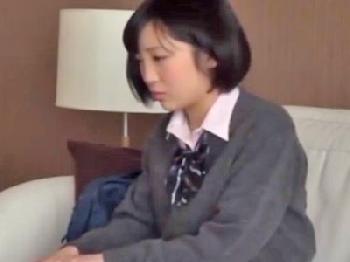 初援交でおまんこ内で精子射精された女子校生