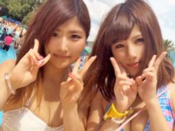 怪しいと言いながら快楽に飲まれるビキニ美女二人組