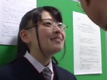 一ヵ月禁欲したお姉さんの感度が抜群に良い女性器を巨根で貫いた結末