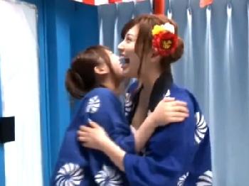 お祭りわっしょい!!ハッピを身にまとったテンション高めのギャル2人と乱交祭り!!