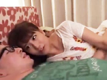 キュートな顔して預かった親戚の子供を男にする淫猥お姉さん